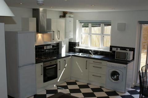 4 bedroom house to rent, Macaulay Street, Leicester