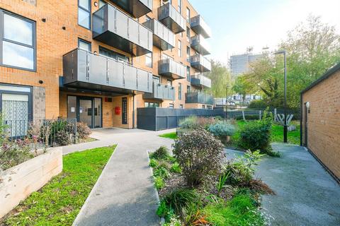 2 bedroom flat for sale, Centenary House, Lena Kennedy Close, Chingford