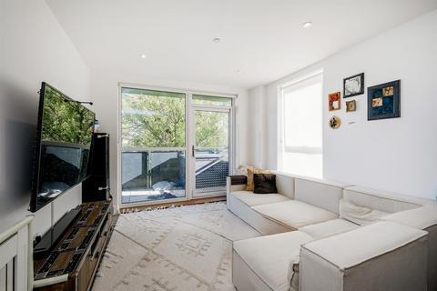 2 bedroom flat for sale, Centenary House, Lena Kennedy Close, Chingford