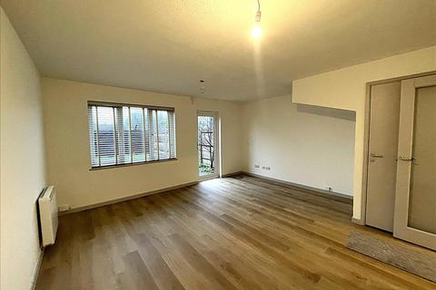 3 bedroom end of terrace house to rent, Deerhurst Close, Feltham, Middlesex, TW13
