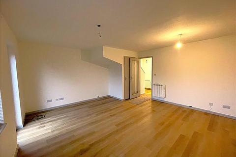 3 bedroom end of terrace house to rent, Deerhurst Close, Feltham, Middlesex, TW13
