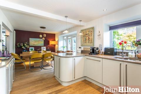 1, Beacon Court Greenways, Ovingdean, Brighton, BN2 7AY