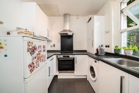 3 bedroom flat to rent, Leopold Road, London SW19