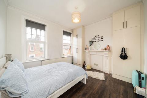 3 bedroom flat to rent, Leopold Road, London SW19