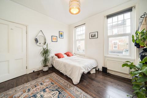 3 bedroom flat to rent, Leopold Road, London SW19