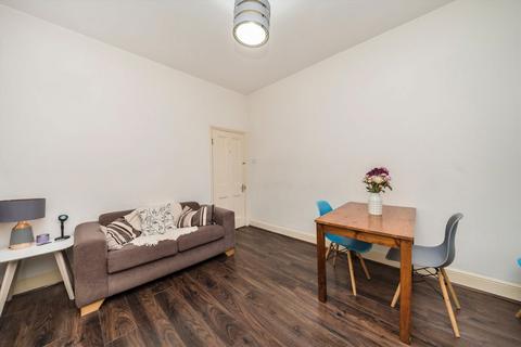 3 bedroom flat to rent, Leopold Road, London SW19