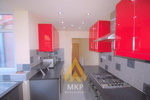 3 bedroom terraced house to rent, Gristhorpe Road, Selly Oak, Birmingham B29