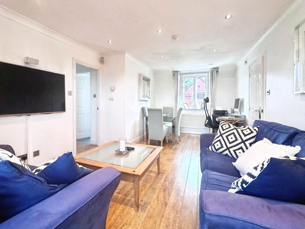 2 bedroom detached house for sale