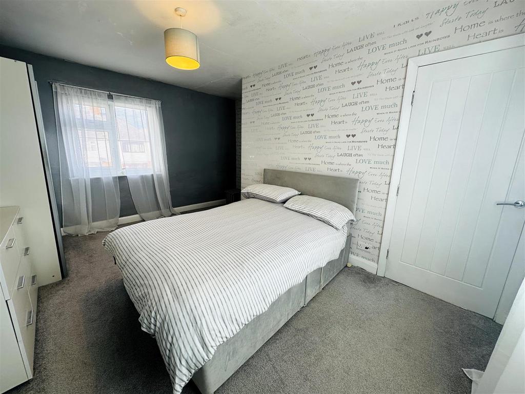 Bed 1 1.jpg