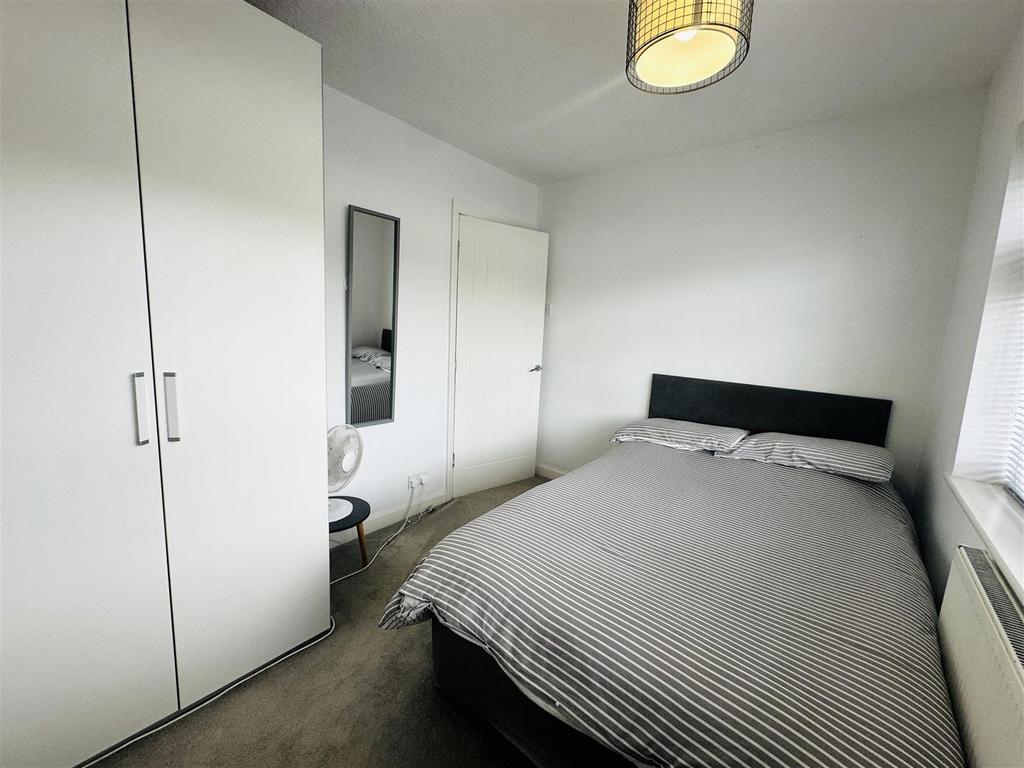 Bed 2 2.jpg
