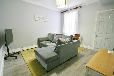 3 bedroom terraced house to rent, Cromwell Road, Hayes