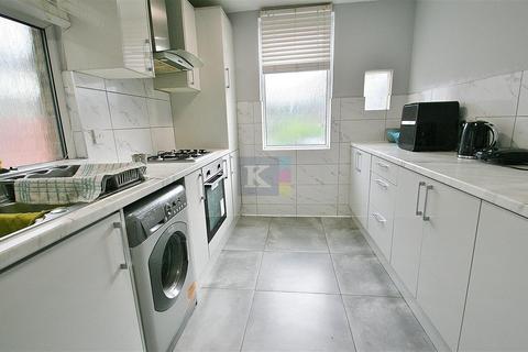 3 bedroom terraced house to rent, Cromwell Road, Hayes