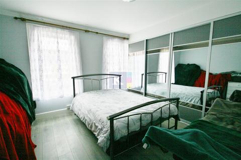 3 bedroom terraced house to rent, Cromwell Road, Hayes
