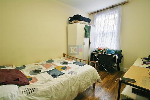 3 bedroom terraced house to rent, Cromwell Road, Hayes