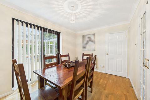 13 Laxton Close, Attleborough, NR17 1QY
