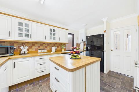 13 Laxton Close, Attleborough, NR17 1QY