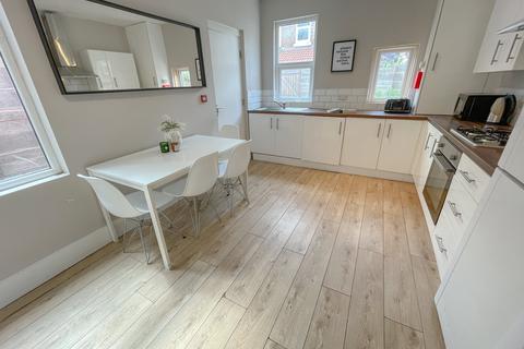 5 bedroom terraced house to rent, Bagot Street, L15 2HA,