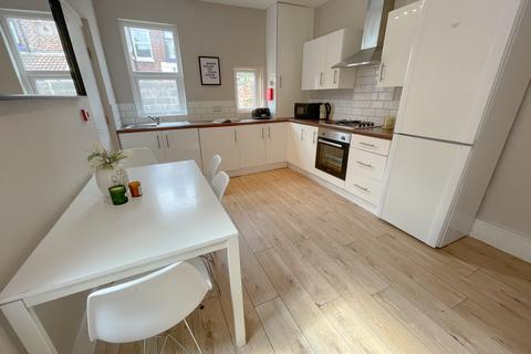 5 bedroom terraced house to rent, Bagot Street, L15 2HA,