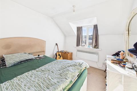 2 bedroom apartment to rent, Bankside Close, Isleworth