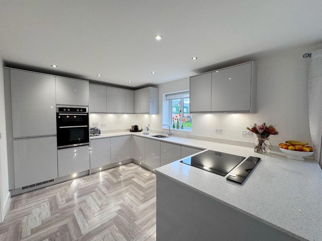 Kitchen 1.jpg