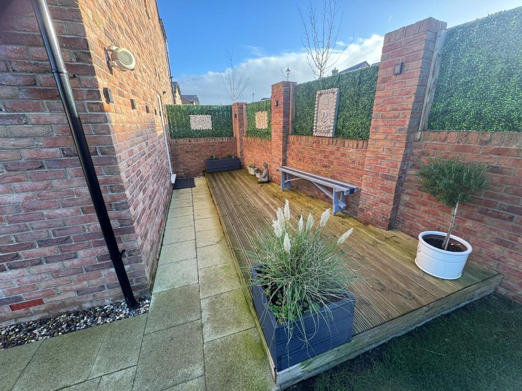 Patio 1.jpg