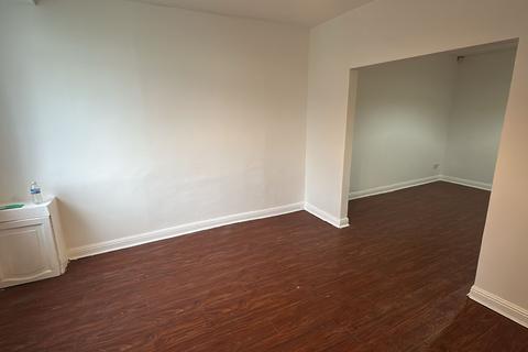 3 bedroom semi-detached house to rent, Blanwood Drive, Manchester M8