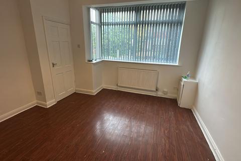 3 bedroom semi-detached house to rent, Blanwood Drive, Manchester M8