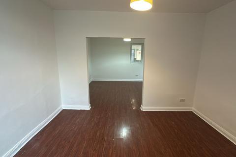 3 bedroom semi-detached house to rent, Blanwood Drive, Manchester M8