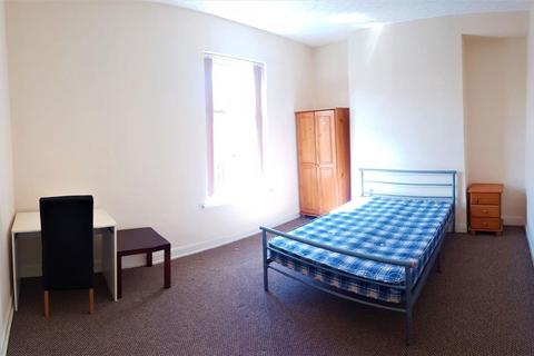 3 bedroom house to rent, Hibbert Street, Manchester M14