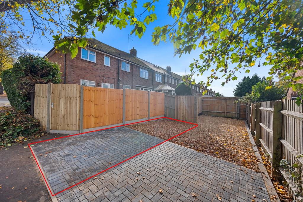 168 Balfour Rd Web04