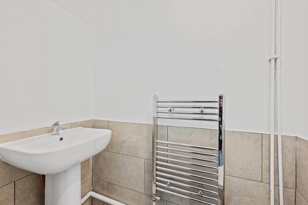 168 Balfour Rd Web15