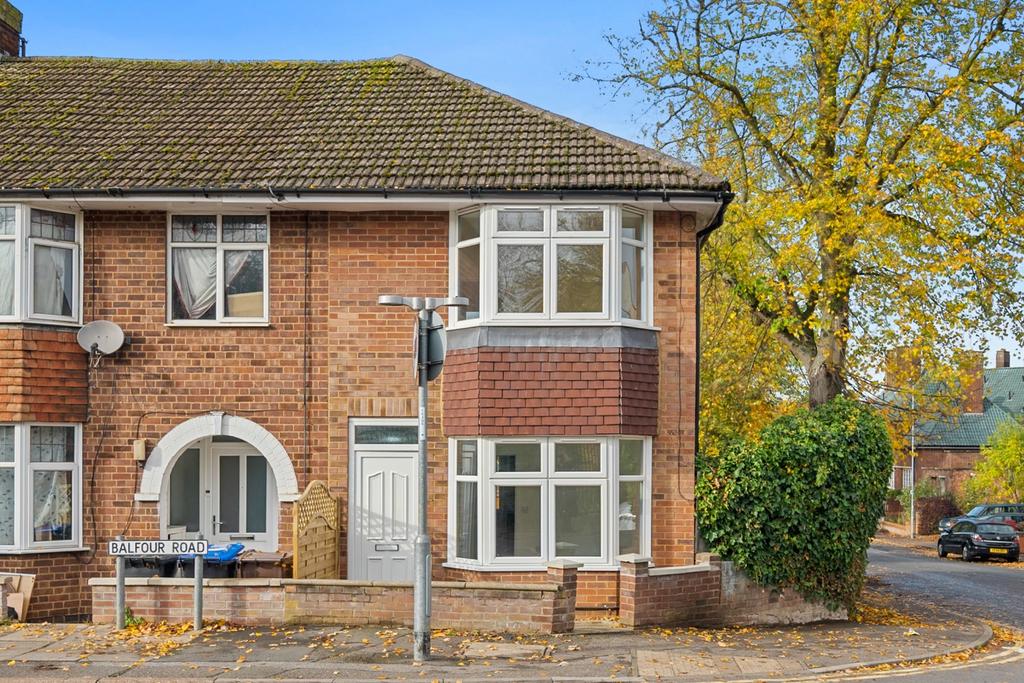168 Balfour Rd Web01