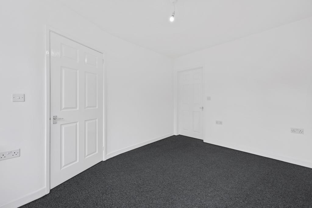 168 Balfour Rd Web10