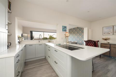 4 bedroom detached house for sale, The Broadway, Herne Bay