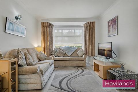 3 bedroom semi-detached house for sale, Lonsdale Drive, Enfield