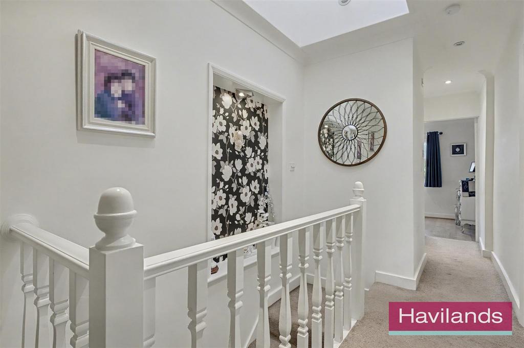 Lonsdale Drive EN2 7 LH-8.jpg