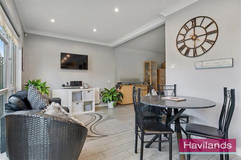 3 bedroom semi-detached house for sale, Lonsdale Drive, Enfield