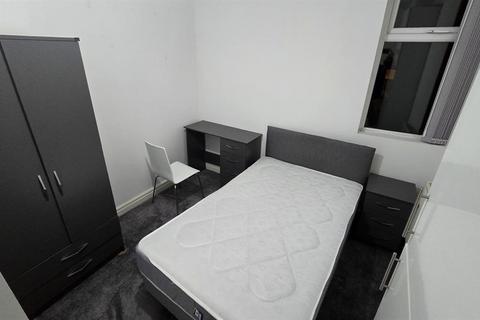 5 bedroom house to rent, Slade Lane, Manchester M19