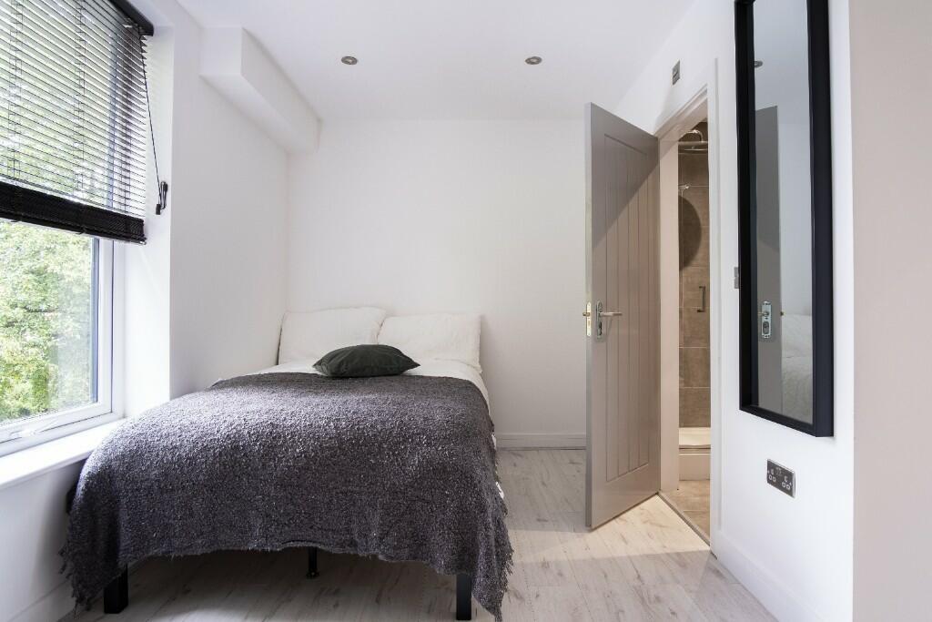 A bright and well-maintained double bedroom fea...