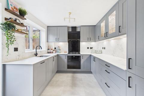 3 bedroom detached house for sale, Clare Crescent, Towcester, NN12