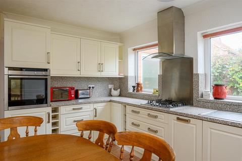 2 bedroom detached bungalow for sale, Greencroft Court, Dunnington, York YO19 5NN