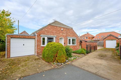 2 bedroom detached bungalow for sale, Greencroft Court, Dunnington, York YO19 5NN