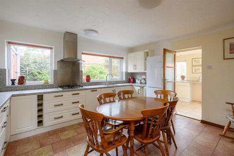 2 bedroom detached bungalow for sale, Greencroft Court, Dunnington, York YO19 5NN
