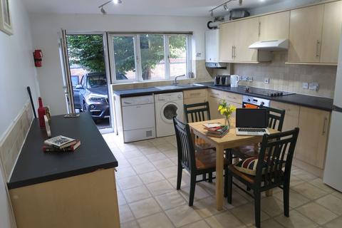 4 bedroom house to rent, Avon Gardens, Nottingham NG2