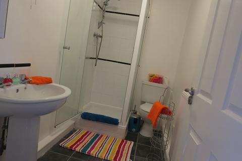 4 bedroom house to rent, Avon Gardens, Nottingham NG2