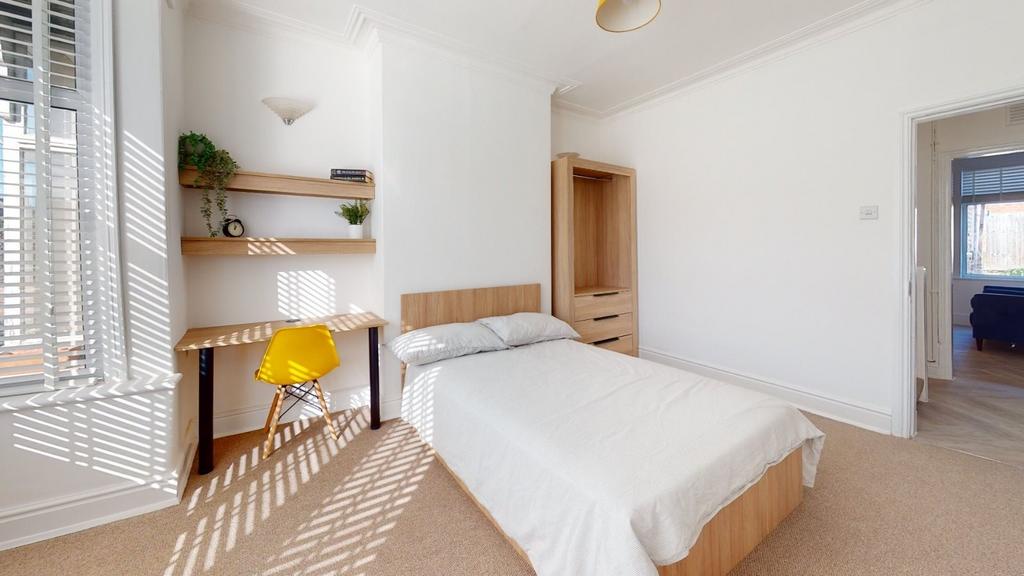 Bright and welcoming double bedroom featuring n...