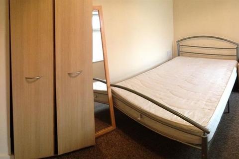 2 bedroom flat to rent, Birchfields Road, Manchester M13