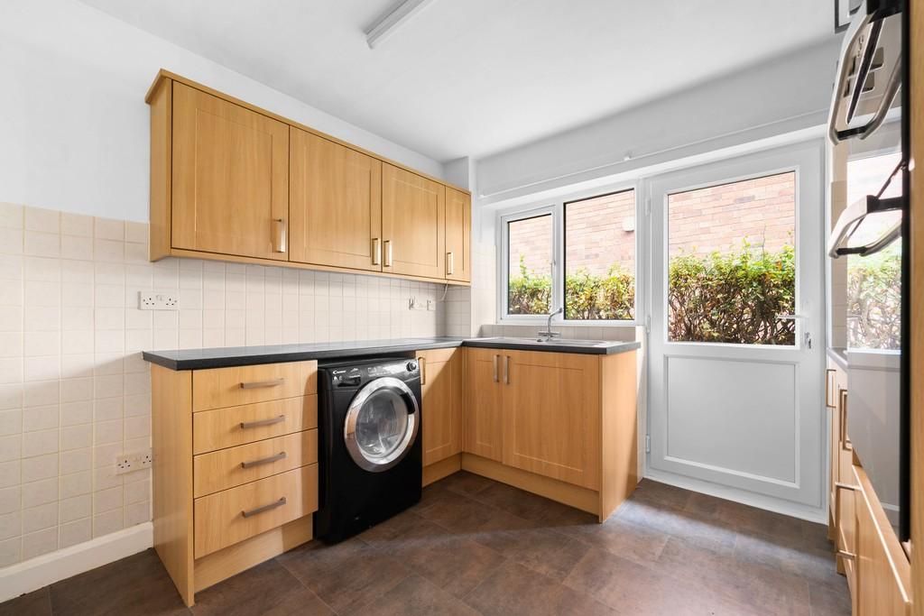 5 College Green, CH4 7 HG8