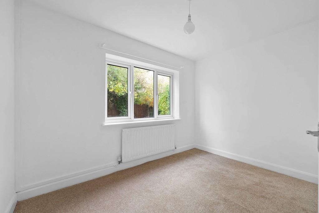 5 College Green, CH4 7 HG11