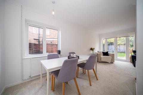 3 bedroom semi-detached house for sale, The Horseshoe, Leverstock Green, Hertfordshire, HP3 8QU